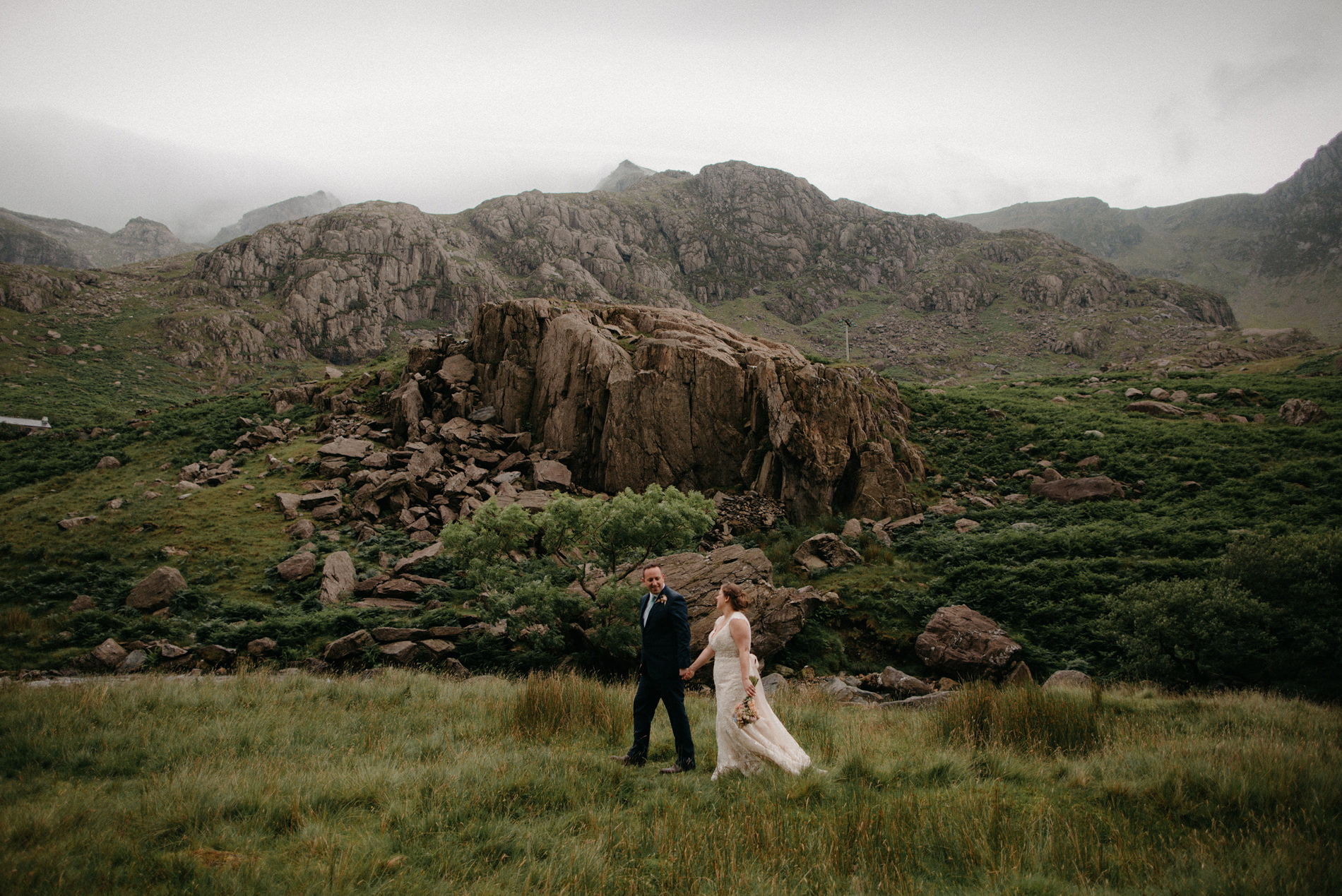 wales wedding photographer